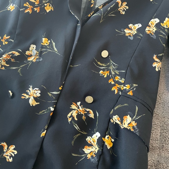 NWT floral blazer - Picture 4 of 5